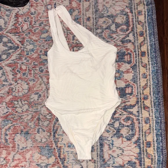 L*SPACE Phoebe Textured One Piece Swimsuit in Cream SZ 6 NWT - Picture 3 of 5